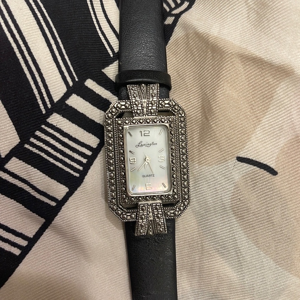 Beautiful Vintage Lexington quartz watch in black strap